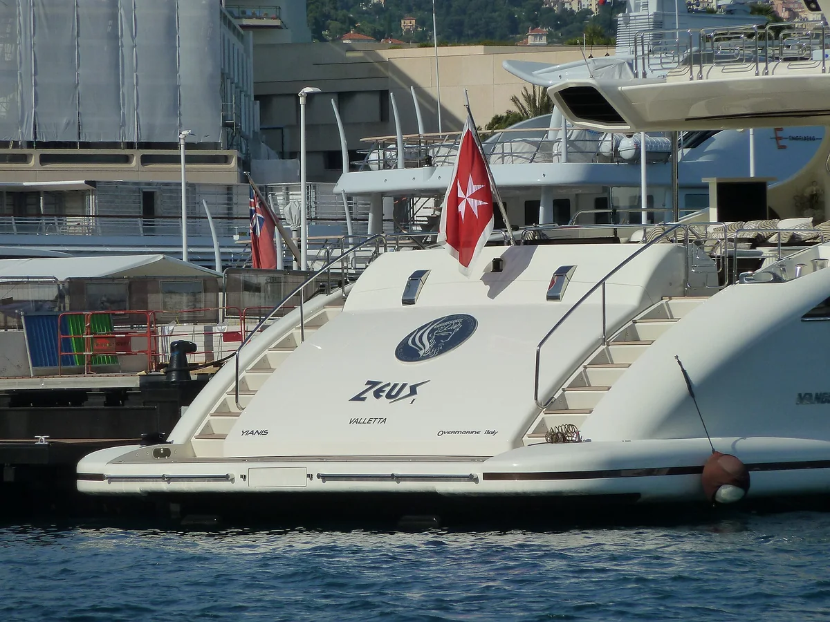 A Mangusta 165