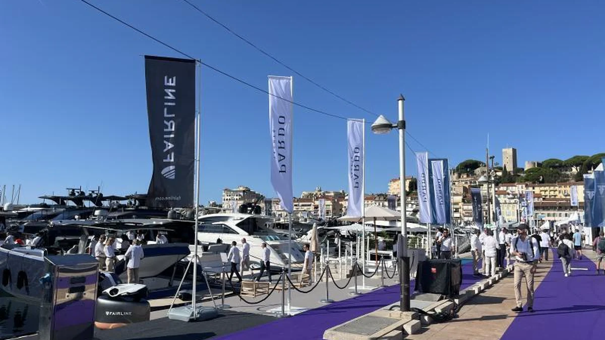 Corporate evening reception on a superyacht deck in Cannes