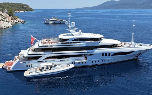 AELIA - superyacht for week charter