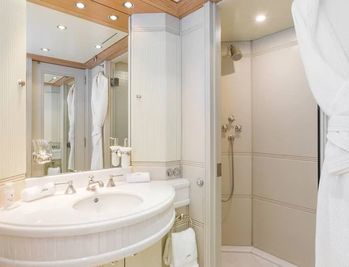 AIR - photo 4, AIR yacht charter