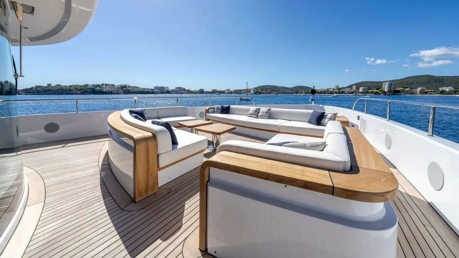 ALPHA WAVES - photo 21 yacht charter Cannes