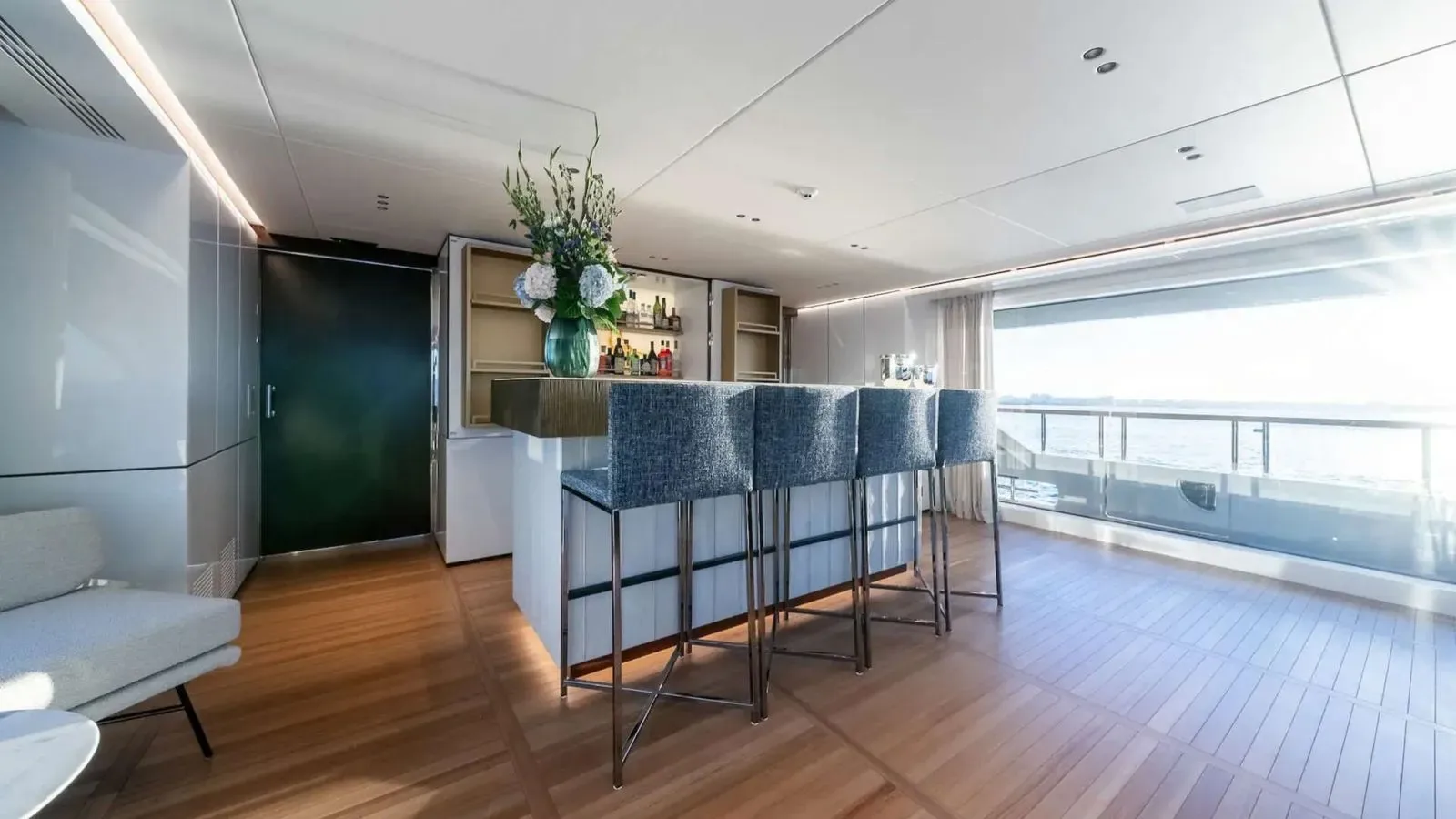 ALPHA WAVES - photo 23 yacht charter Cannes