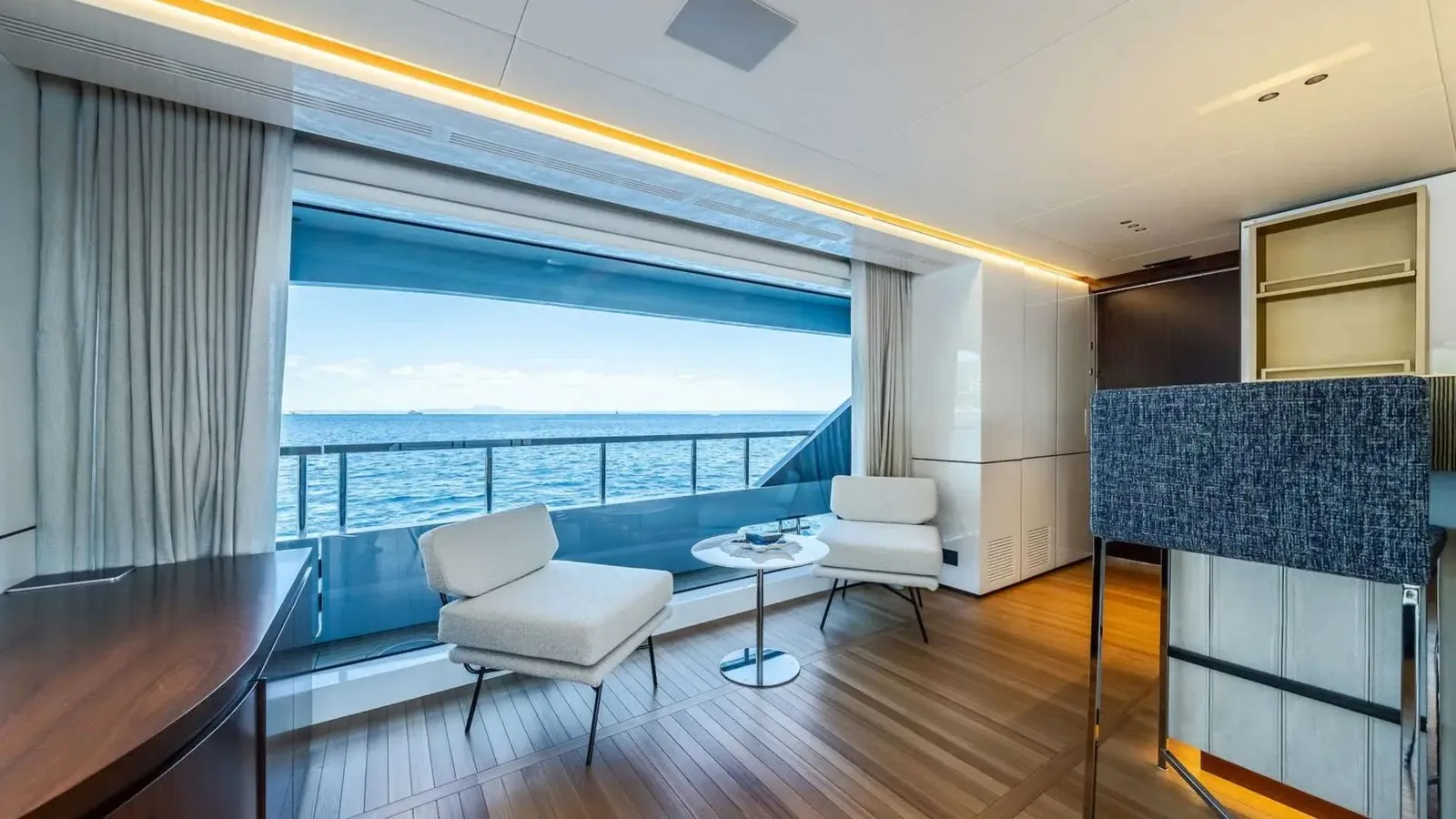 ALPHA WAVES - photo 29 yacht charter Cannes