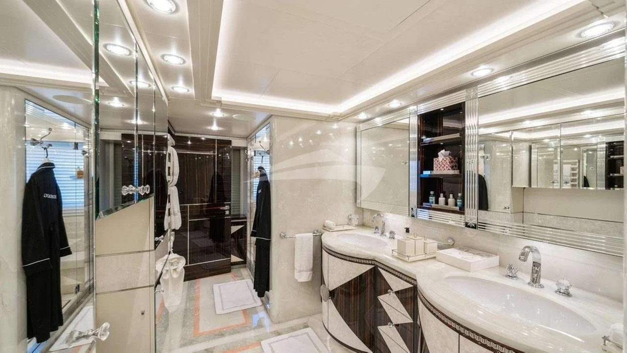 Alulim - photo 7 yacht charter Cannes