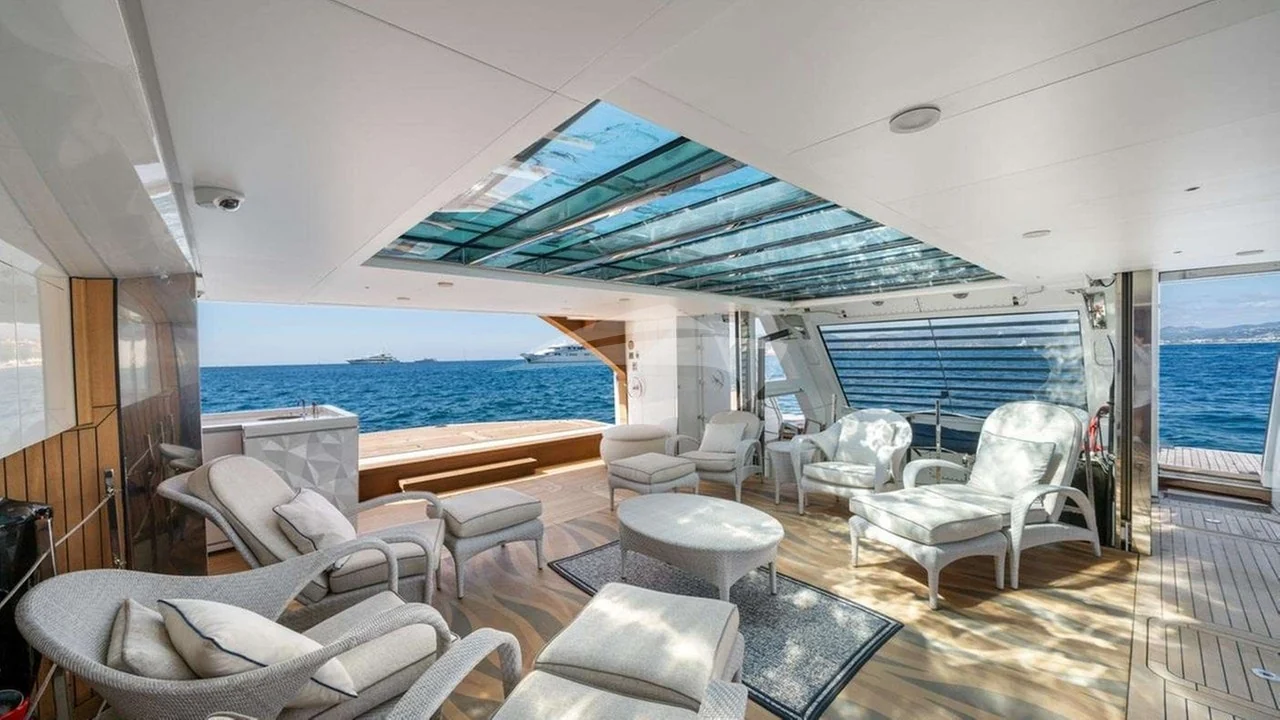 Alulim - photo 13 yacht charter Cannes
