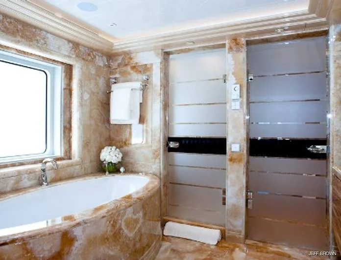 ARIENCE - photo 4, ARIENCE yacht charter