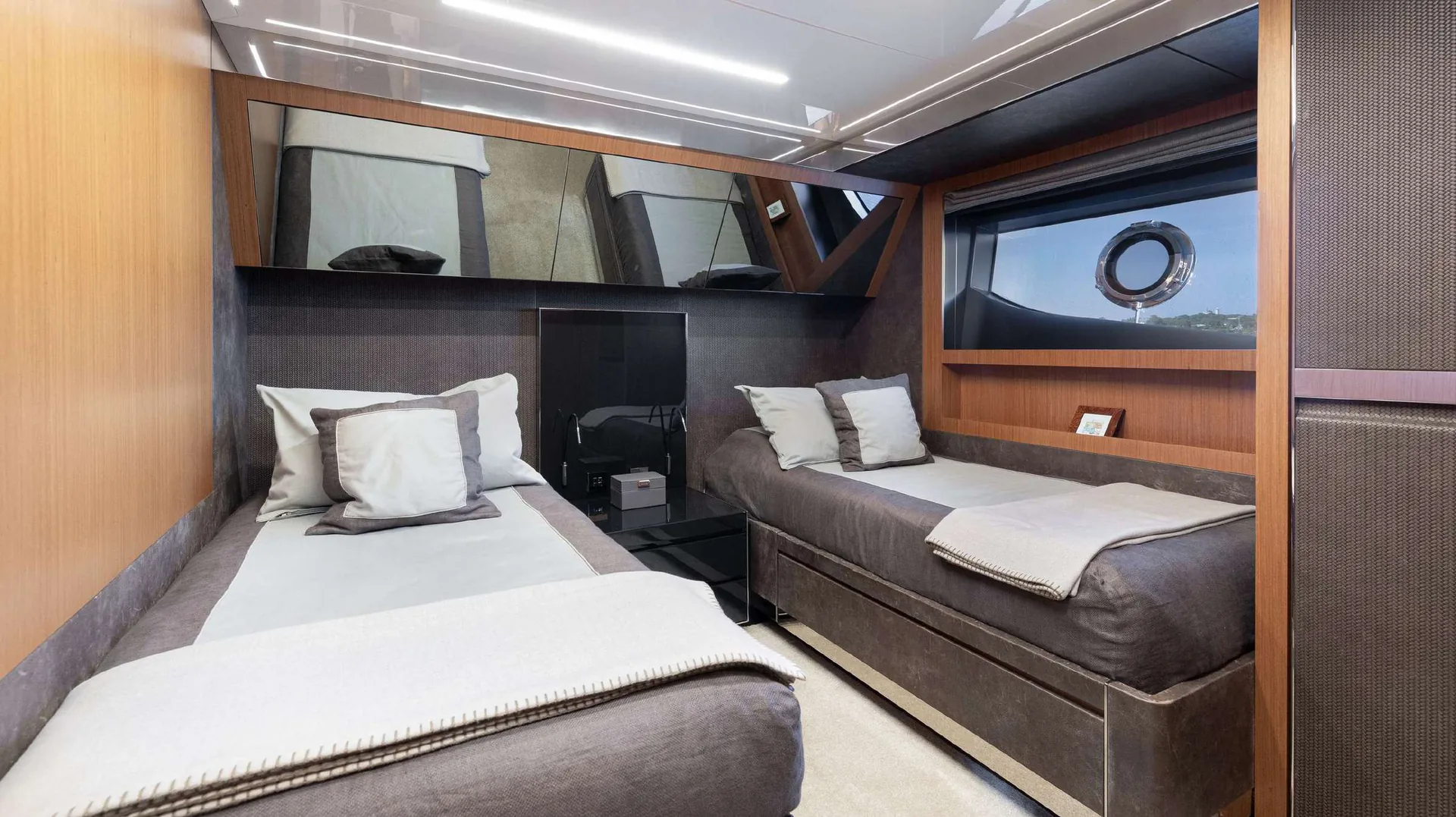 Ariyas - photo 28 yacht charter Cannes