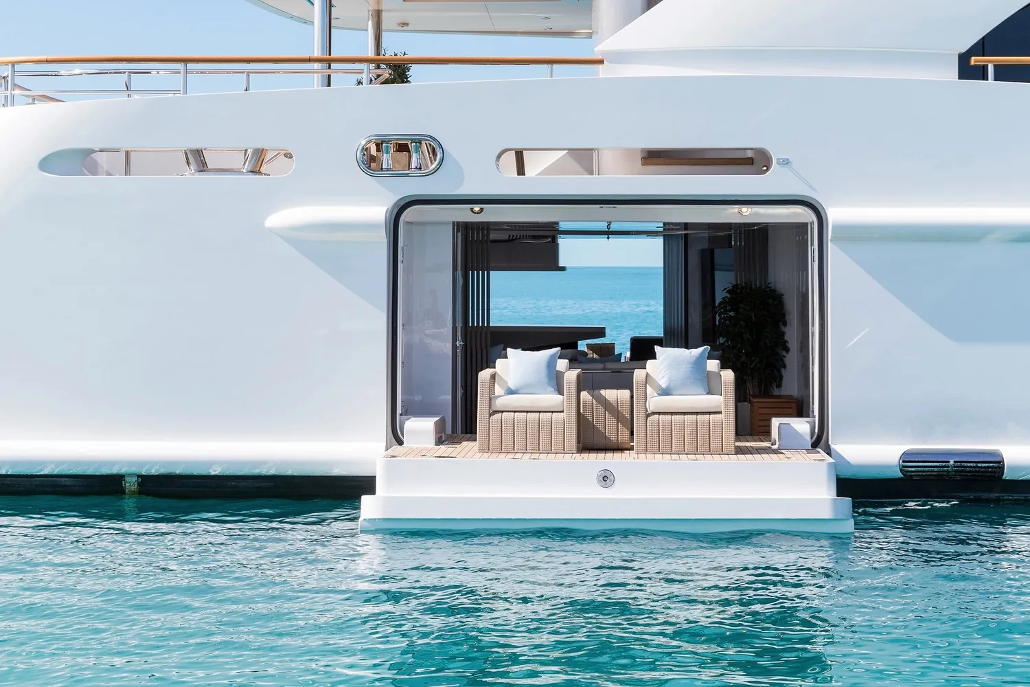 ARTISAN - photo 4 yacht charter Cannes