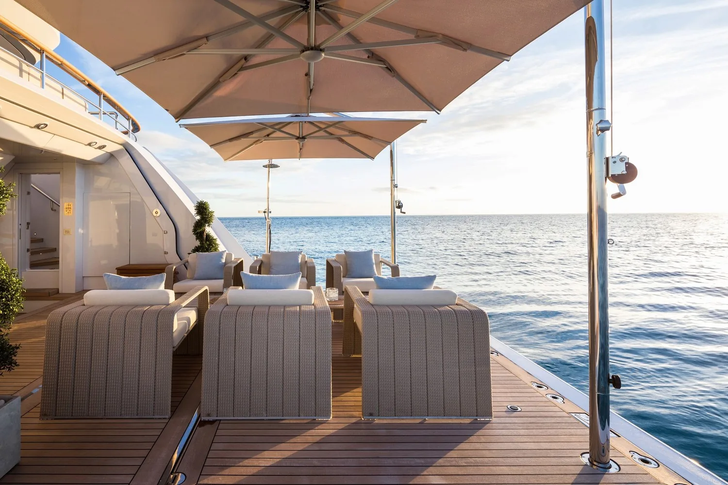 ARTISAN - photo 7 yacht charter Cannes