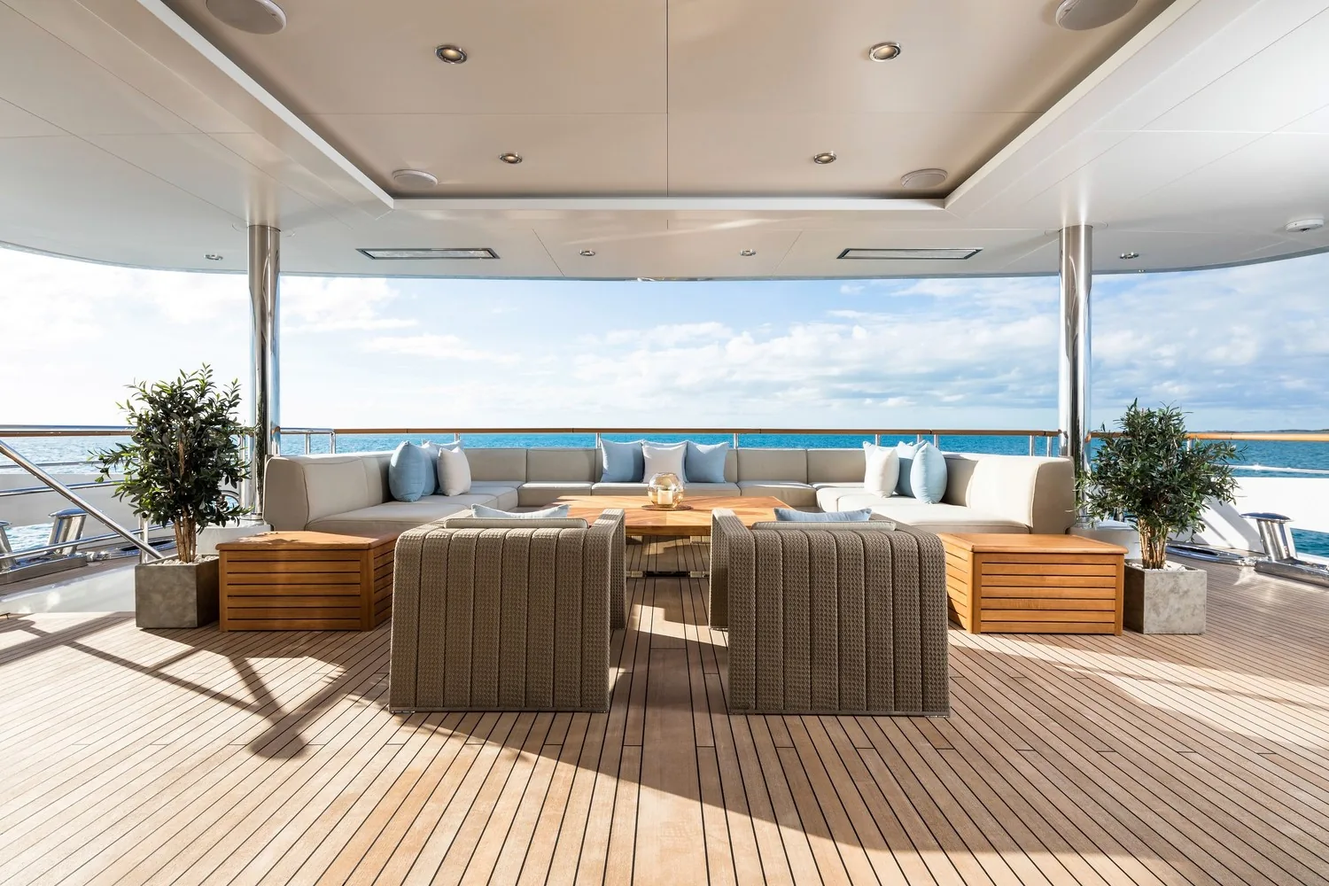 ARTISAN - photo 11 yacht charter Cannes