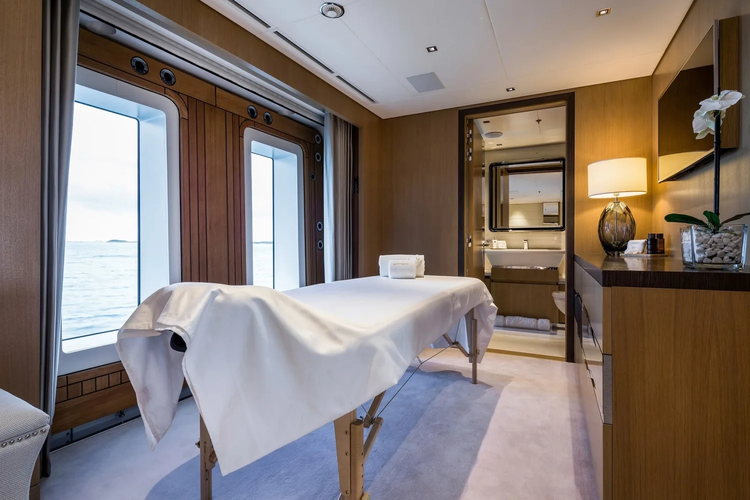 ARTISAN - photo 38 yacht charter Cannes