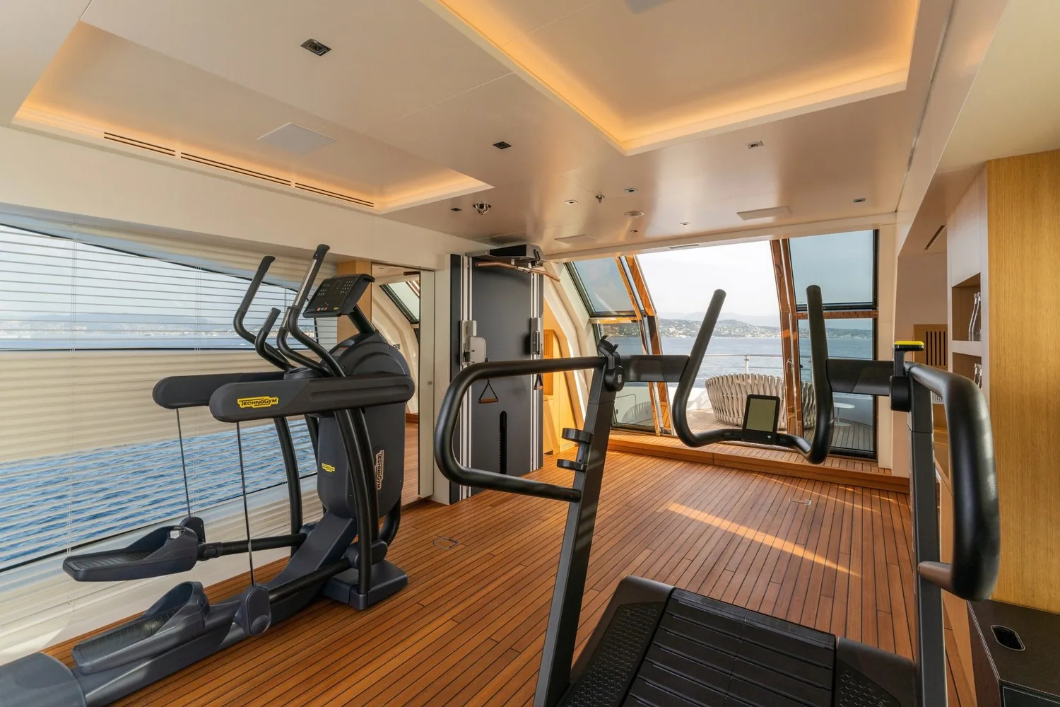 ARTISAN - photo 40 yacht charter Cannes