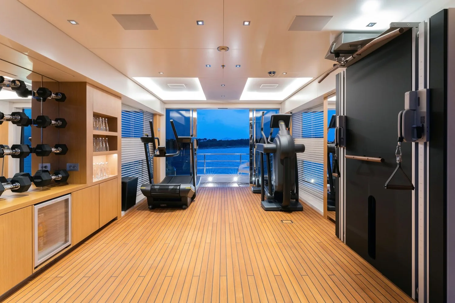 ARTISAN - photo 41 yacht charter Cannes