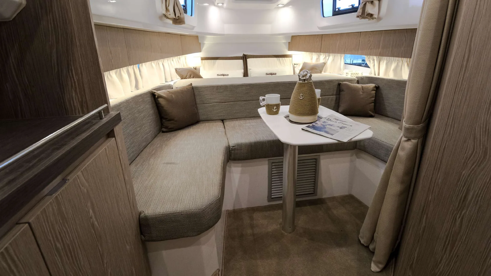 Avangarde 35 - photo 9 yacht charter Cannes