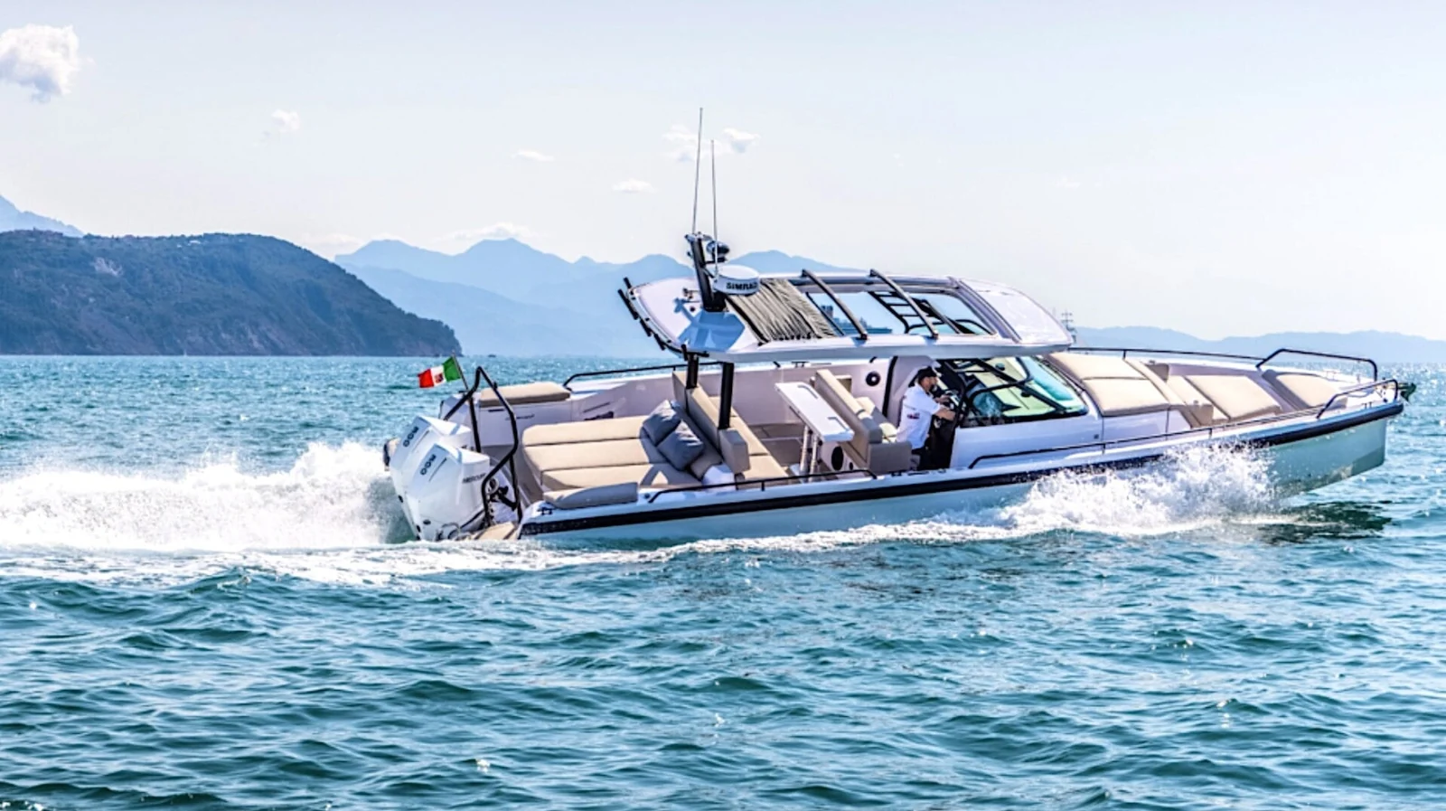Axopar 37 Sun-Top - photo 7 yacht charter Cannes