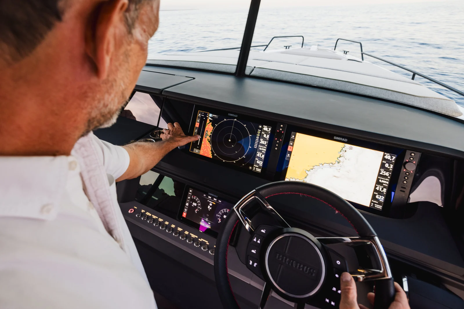Axopar 45 XC Cross Cabin - photo 4 yacht charter Cannes