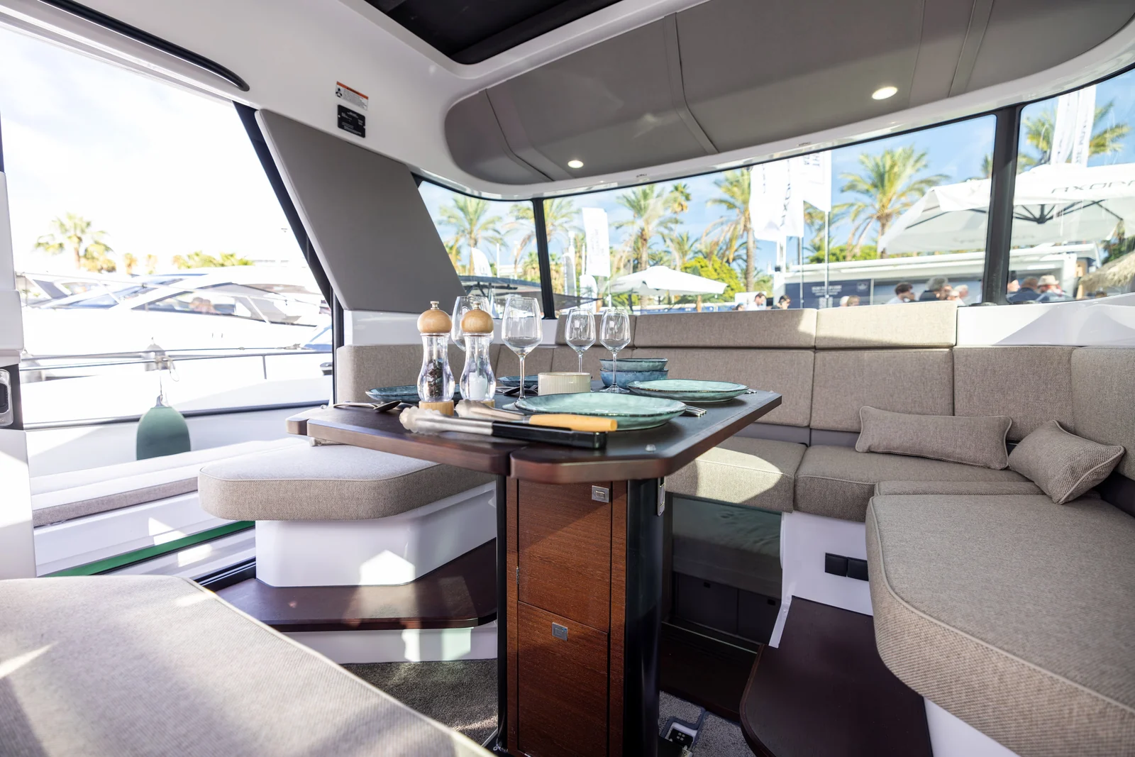 Axopar 45 XC Cross Cabin - photo 5 yacht charter Cannes