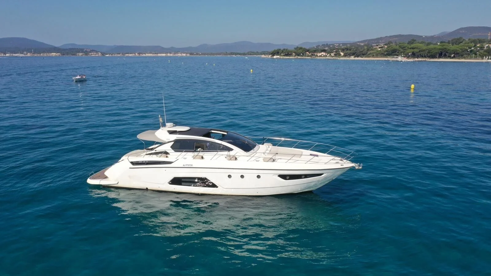 Azimut 58 Flybridge - photo 4 yacht charter Cannes