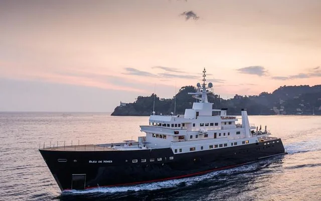 BLEU DE NIMES - explorer yacht for week charter