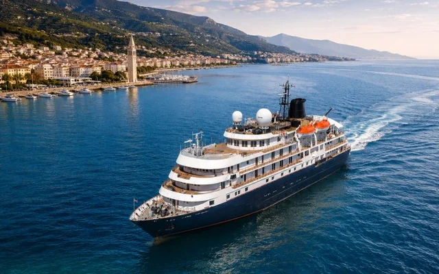 BLUE ZEPHYR - large-group yacht for week charter
