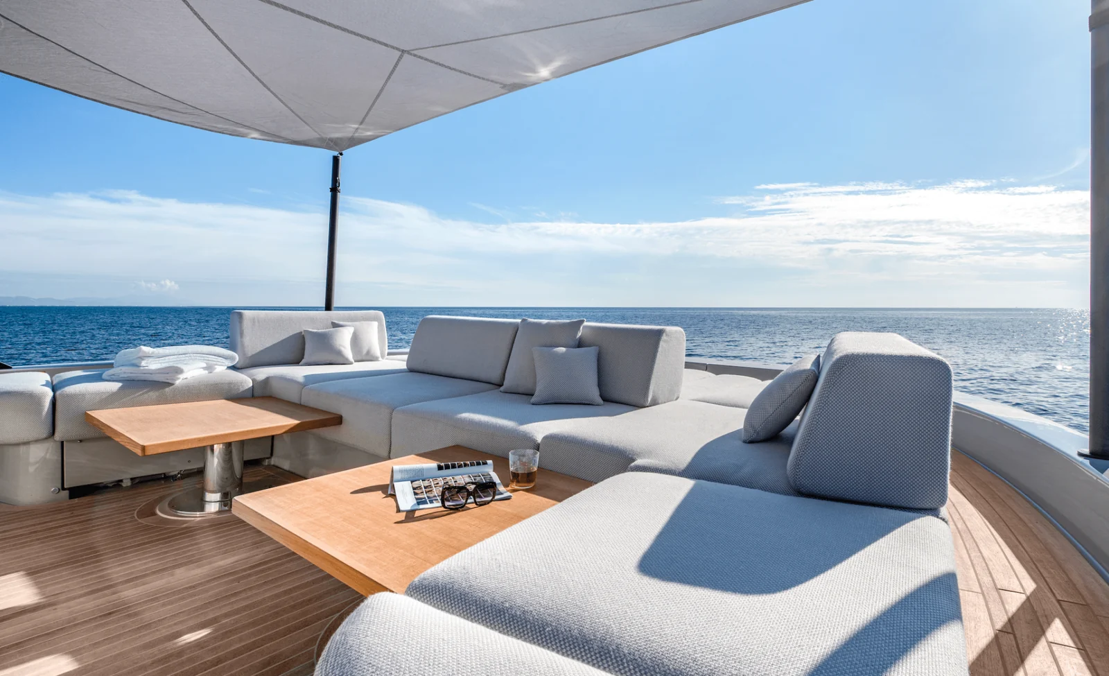 Bluegame BG62 - photo 6 yacht charter Cannes