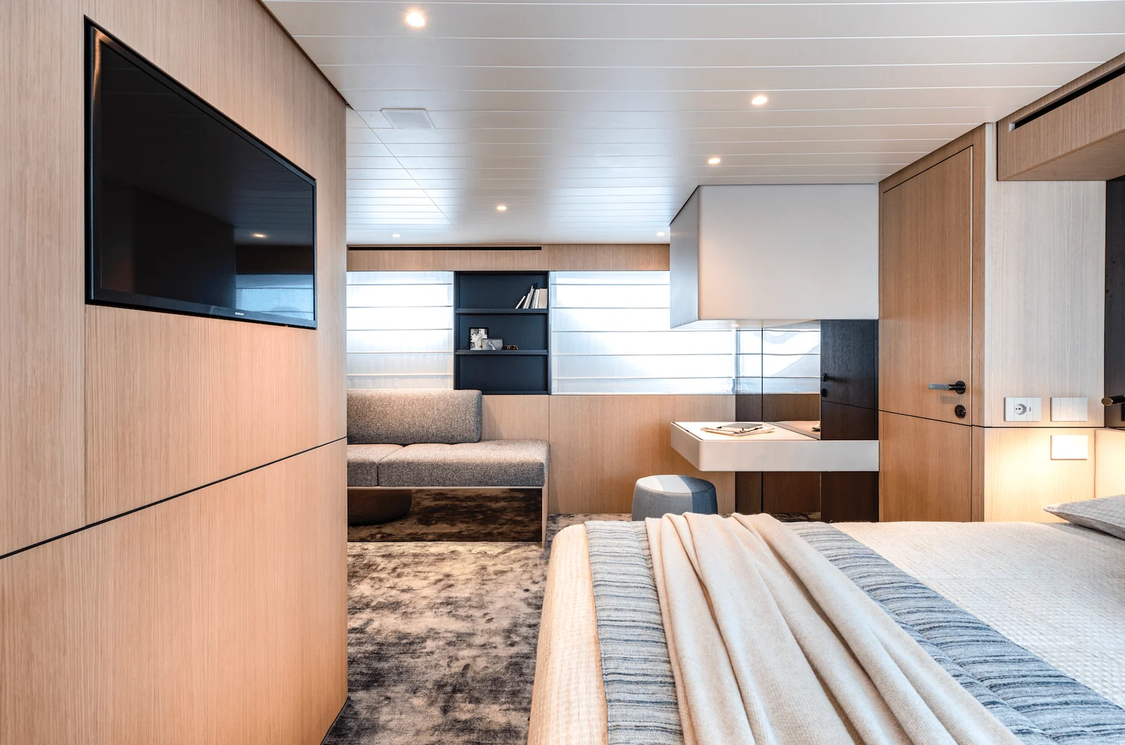Bluegame BG62 - photo 24 yacht charter Cannes