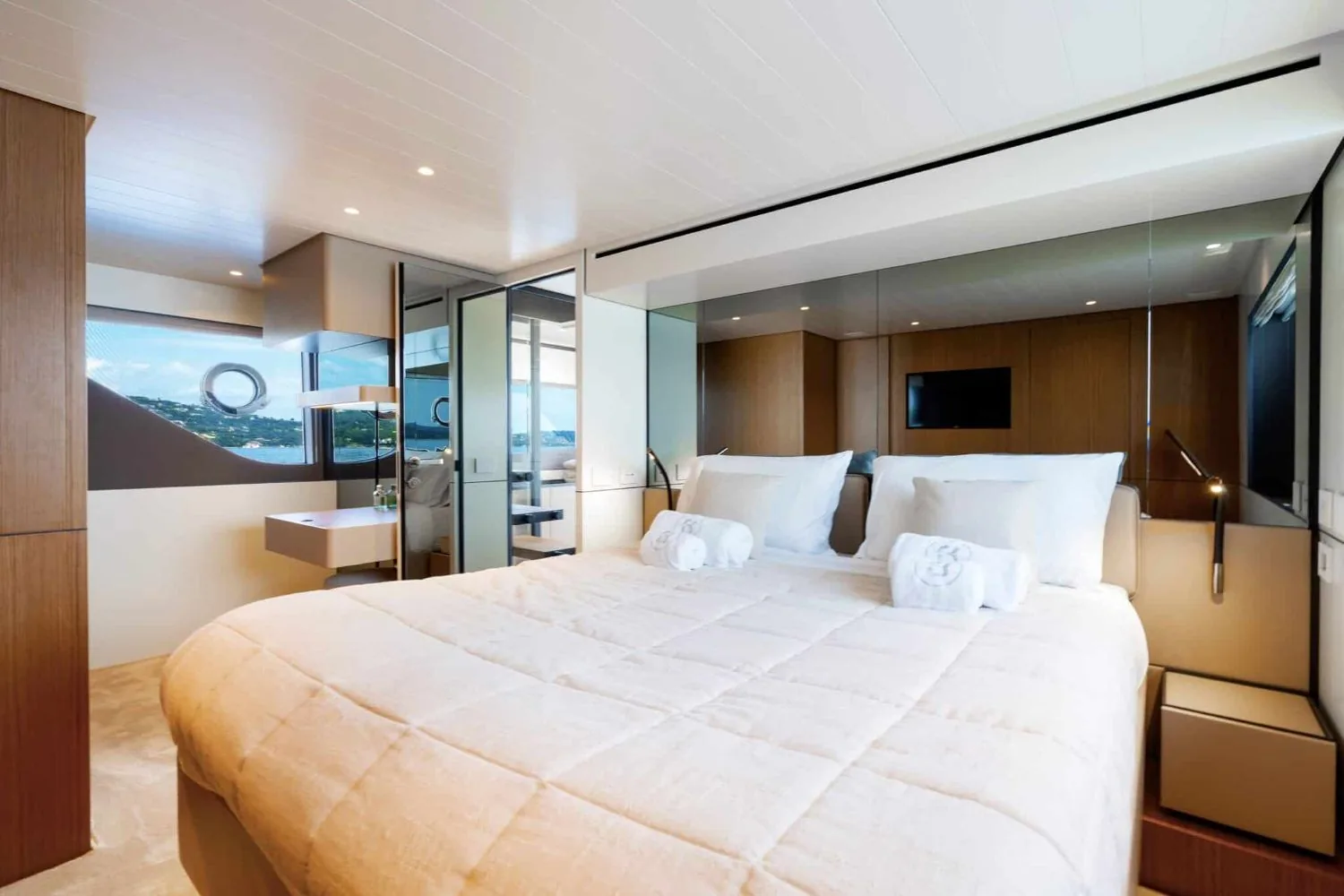 BLUEGAME BGX63 - photo 15 yacht charter Cannes