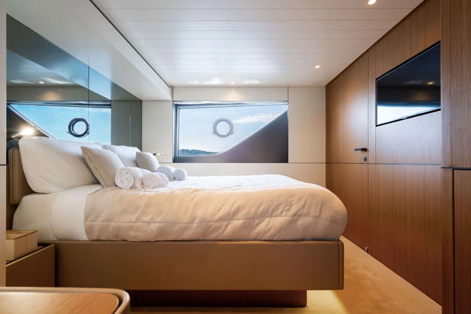 BLUEGAME BGX63 - photo 16 yacht charter Cannes