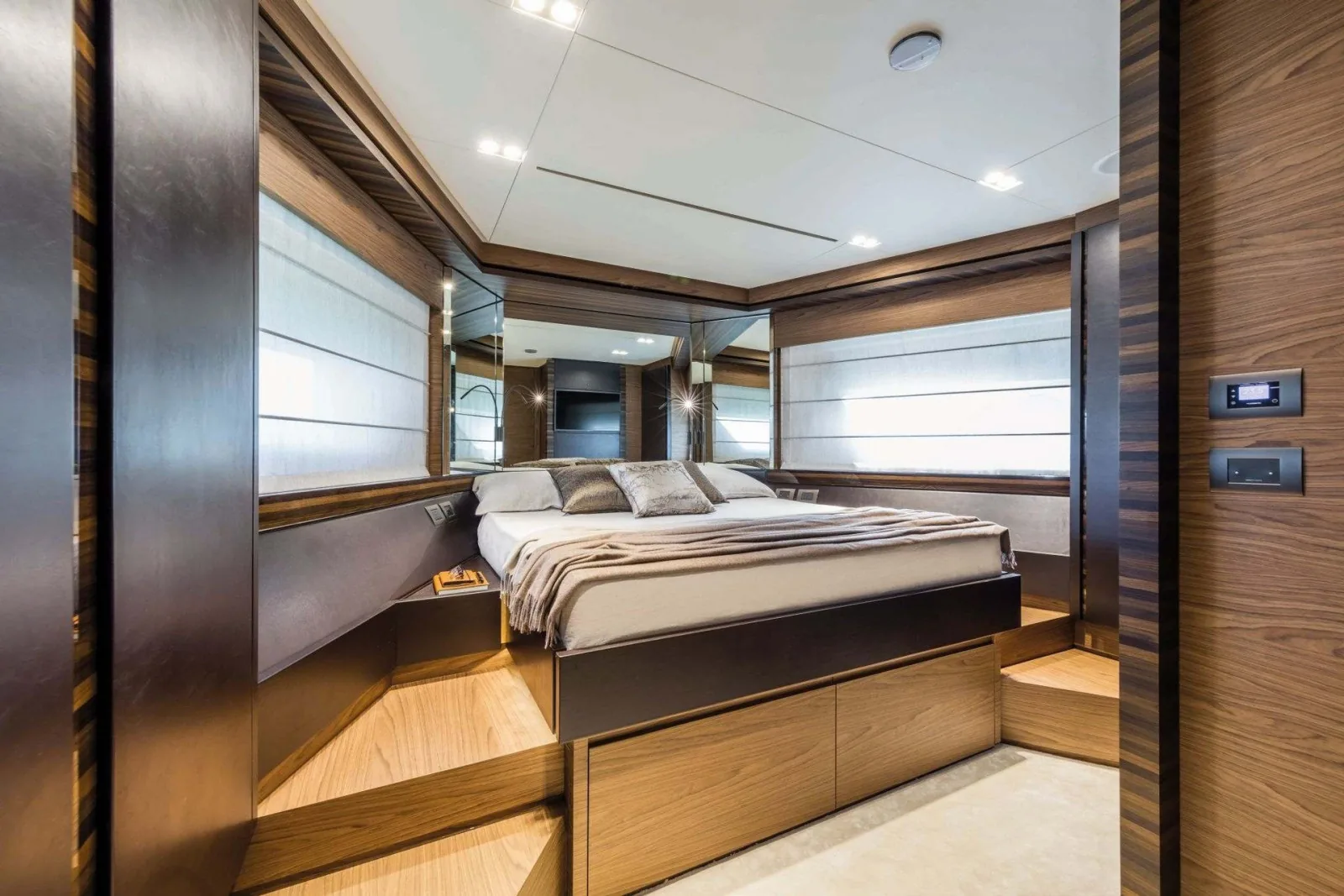 CARE ONE - photo 16 yacht charter Cannes