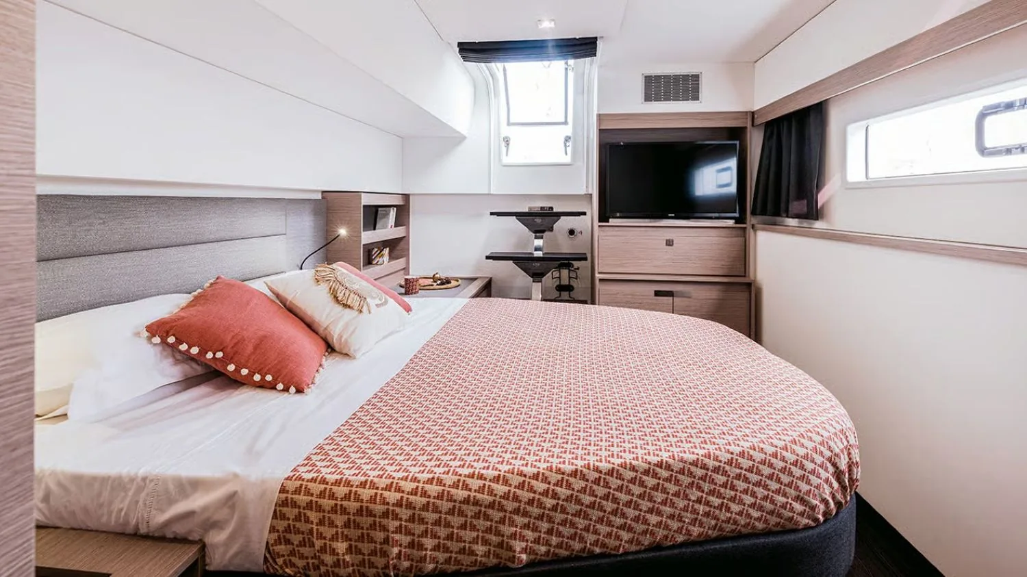 CATAMARAN AURA 51 - photo 12 yacht charter Cannes