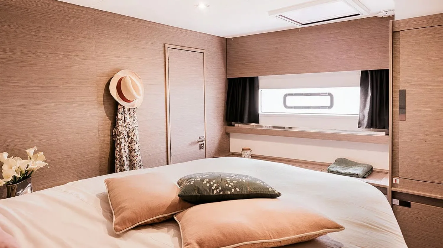 CATAMARAN AURA 51 - photo 13 yacht charter Cannes