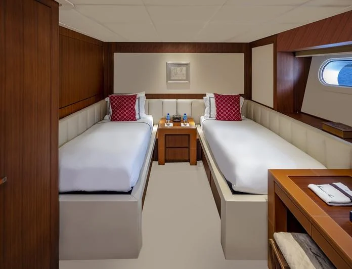 CHAMPAGNE SEAS - photo 6, CHAMPAGNE SEAS yacht charter