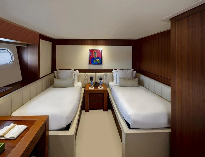 CHAMPAGNE SEAS - photo 7, CHAMPAGNE SEAS yacht charter