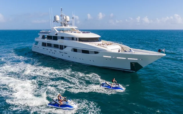 CHASING DAYLIGHT - superyacht for week charter