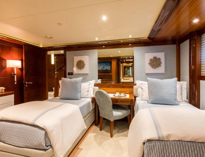 CHASING DAYLIGHT - photo 7, CHASING DAYLIGHT yacht charter
