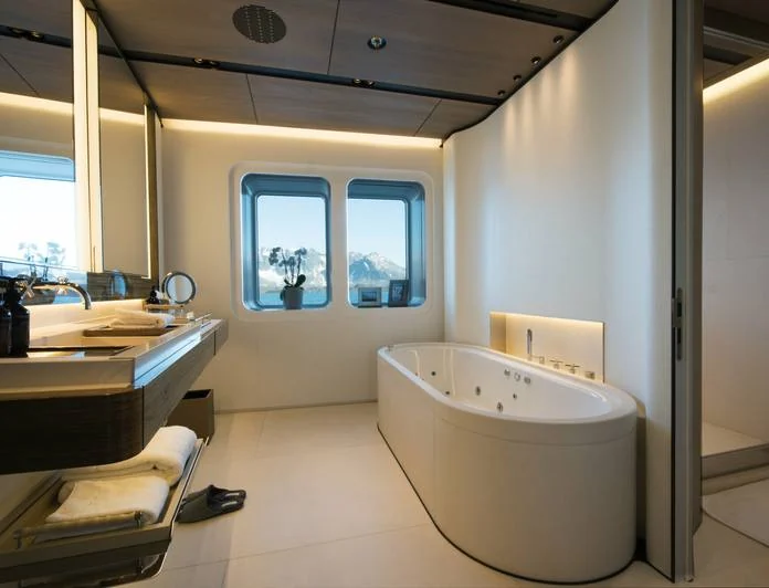 CLOUDBREAK - photo 8, CLOUDBREAK yacht charter