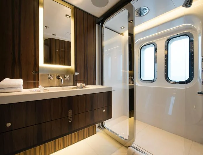 CLOUDBREAK - photo 12, CLOUDBREAK yacht charter