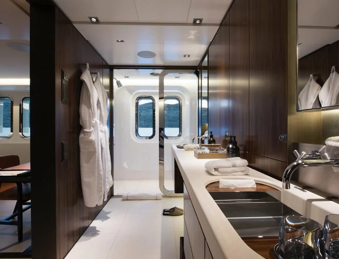 CLOUDBREAK - photo 14, CLOUDBREAK yacht charter