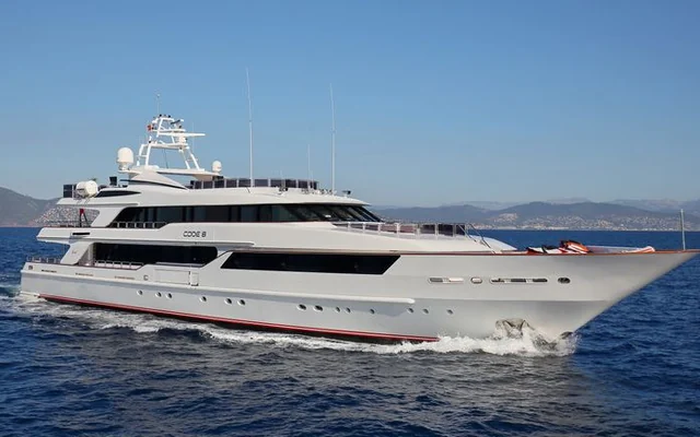 CODE 8 - superyacht for week charter