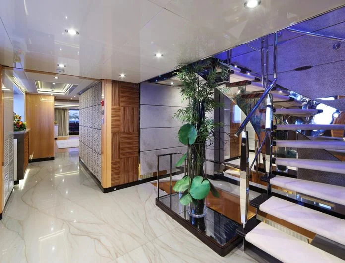 CODE 8 - photo 5, CODE 8 yacht charter