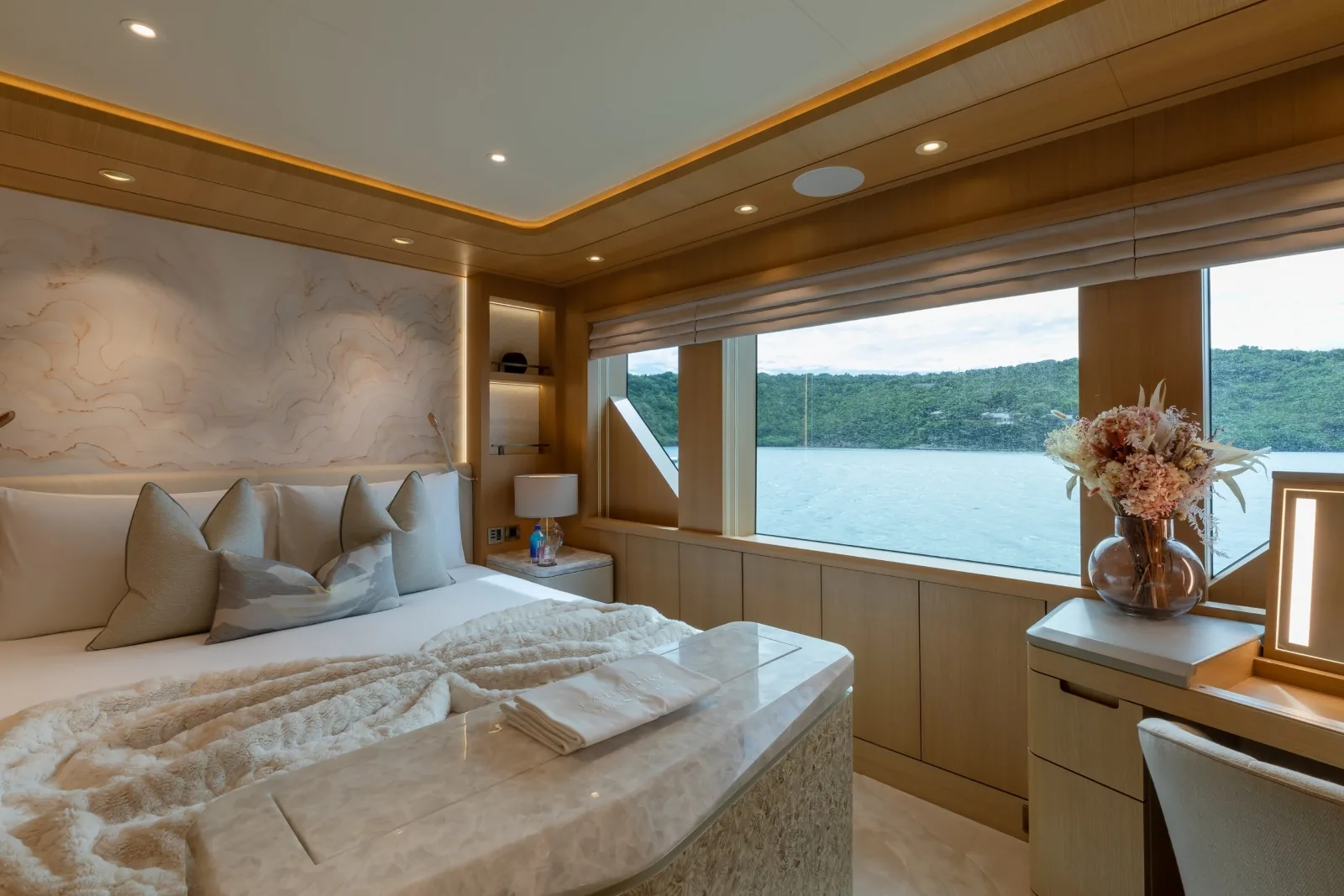COME TOGETHER - photo 31 yacht charter Cannes