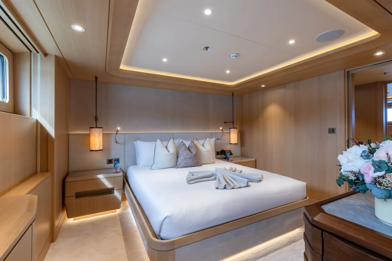 COME TOGETHER - photo 35 yacht charter Cannes