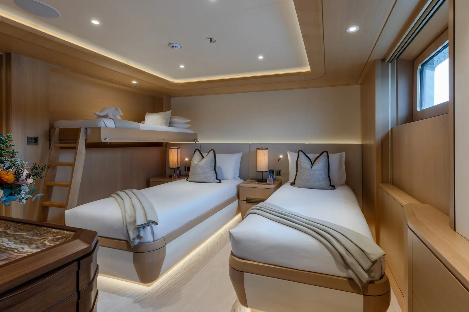 COME TOGETHER - photo 39 yacht charter Cannes