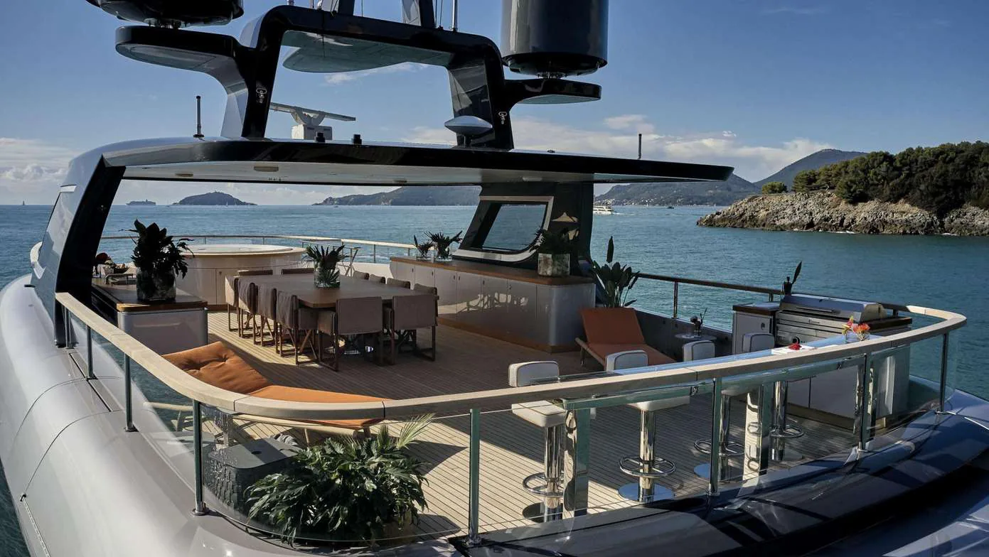 Cosmico - photo 7 yacht charter Cannes