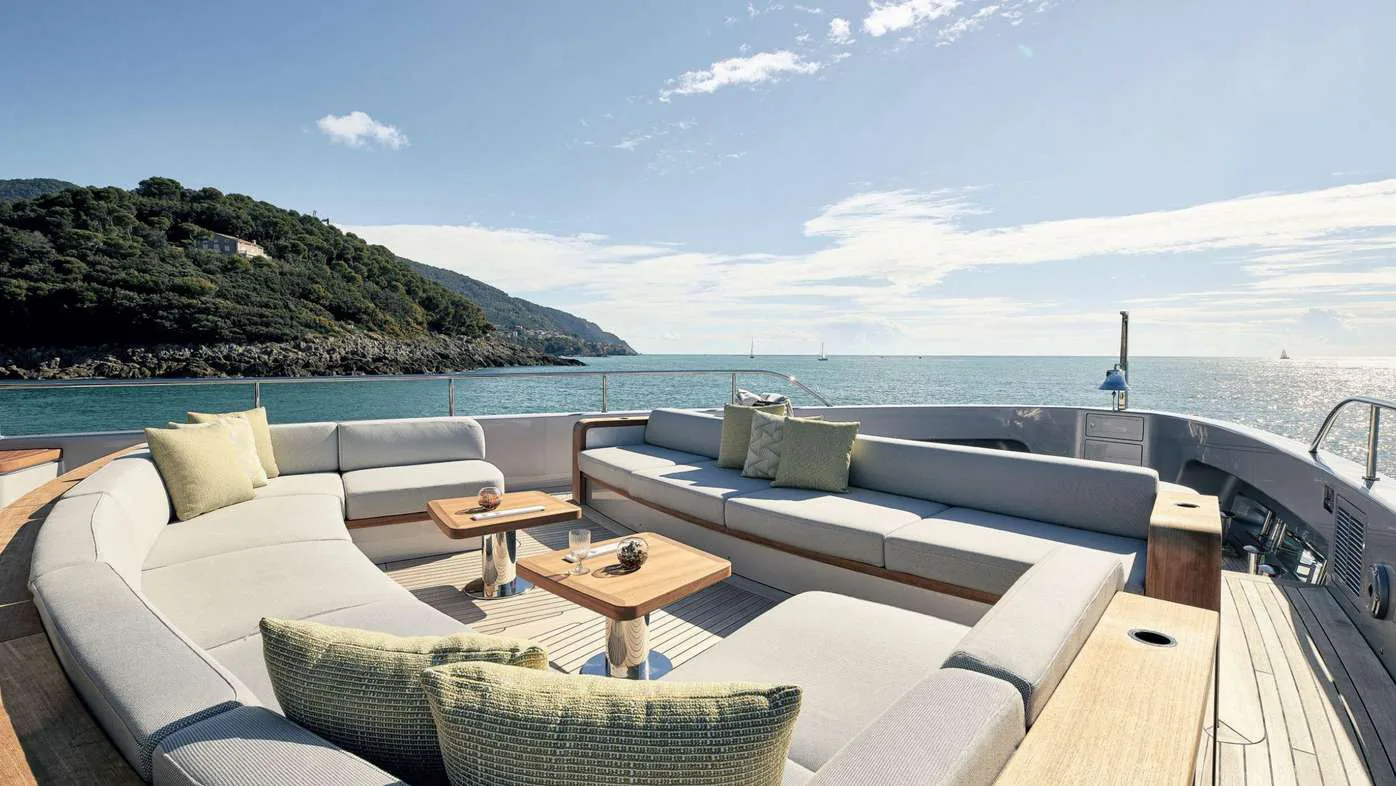 Cosmico - photo 10 yacht charter Cannes