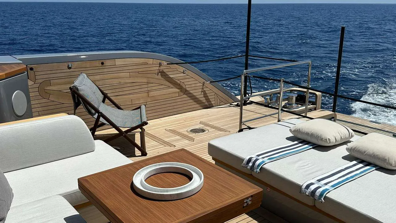 Cosmico - photo 14 yacht charter Cannes