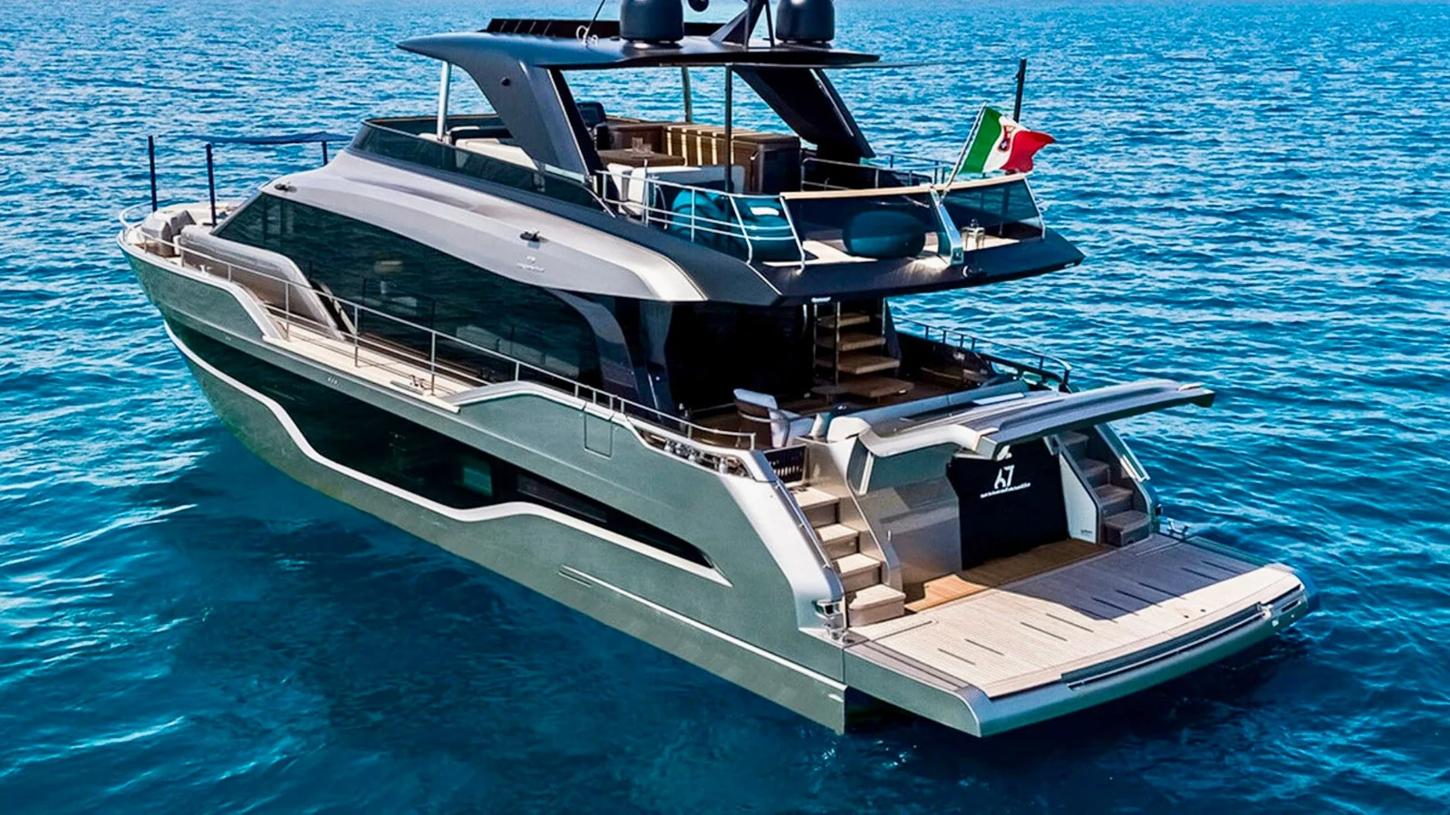 Cranchi 67 Settantotto - photo 2 yacht charter Cannes