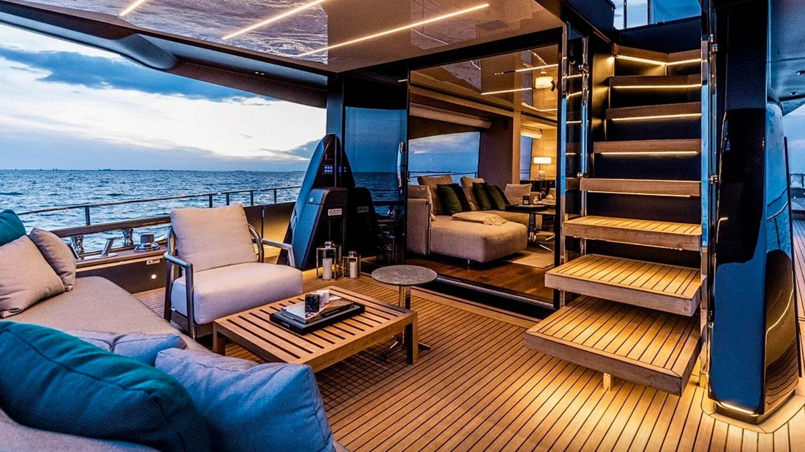 Cranchi 67 Settantotto - photo 9 yacht charter Cannes