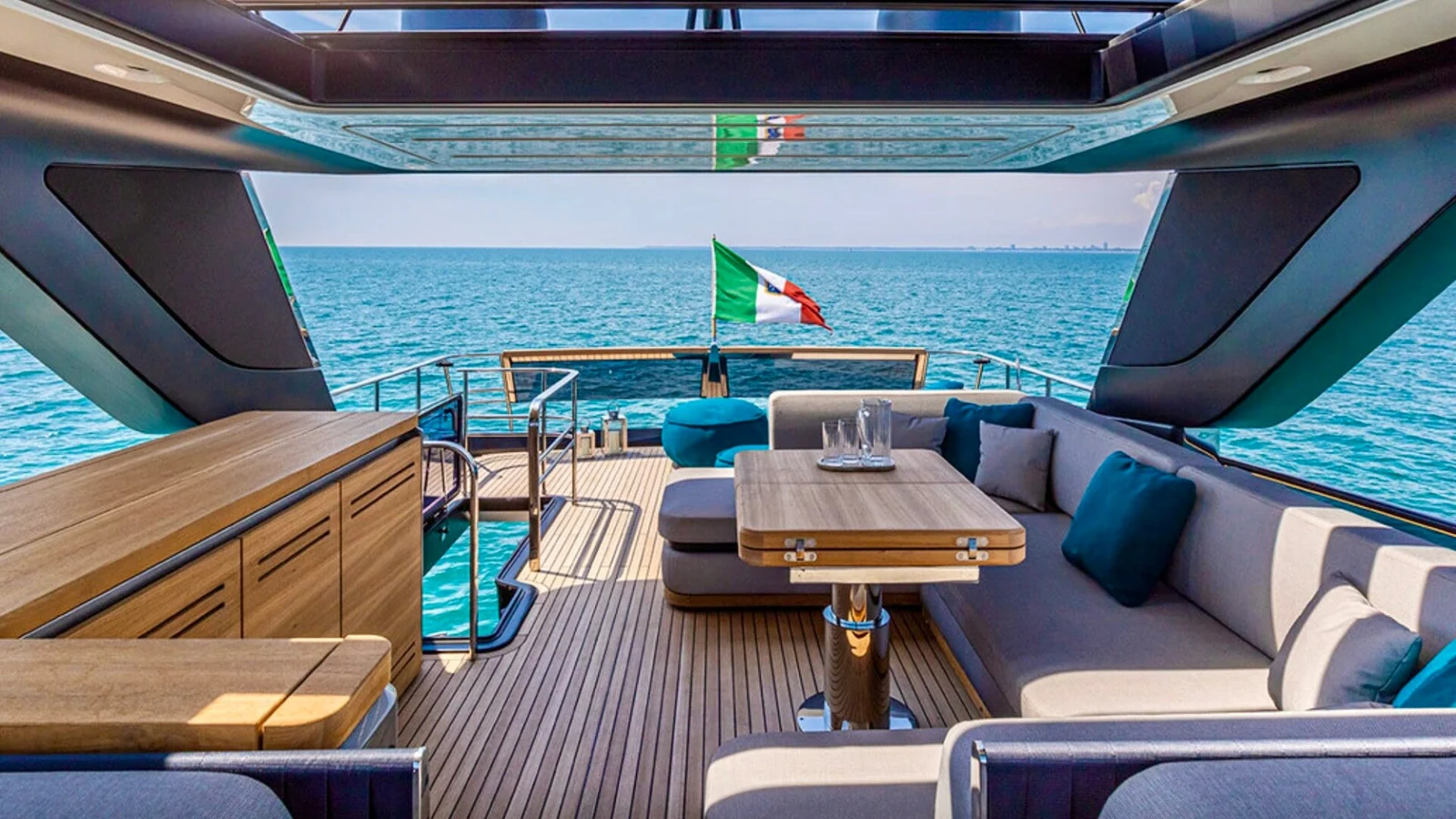 Cranchi 67 Settantotto - photo 10 yacht charter Cannes