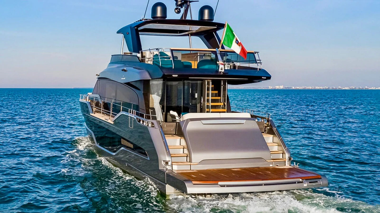 Cranchi 67 Settantotto - photo 13 yacht charter Cannes